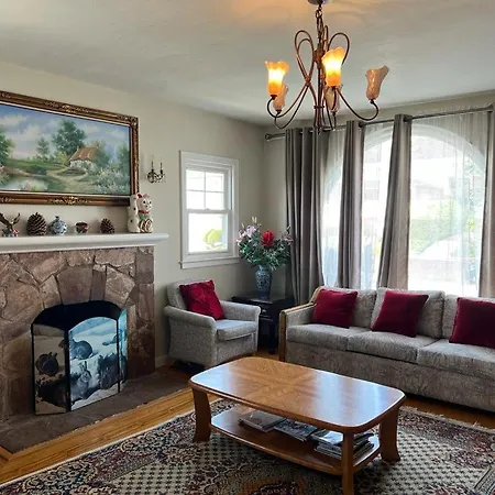 Cozy Affordable Private Rooms Near Grand Ave Miller
